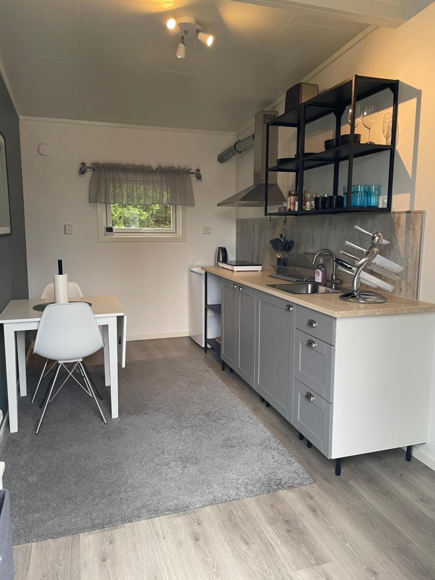 Small Cozy Apartment 特罗姆瑟 外观 照片